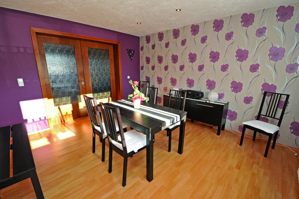 Ferienwohnung Heinen 슈라이덴 객실 사진