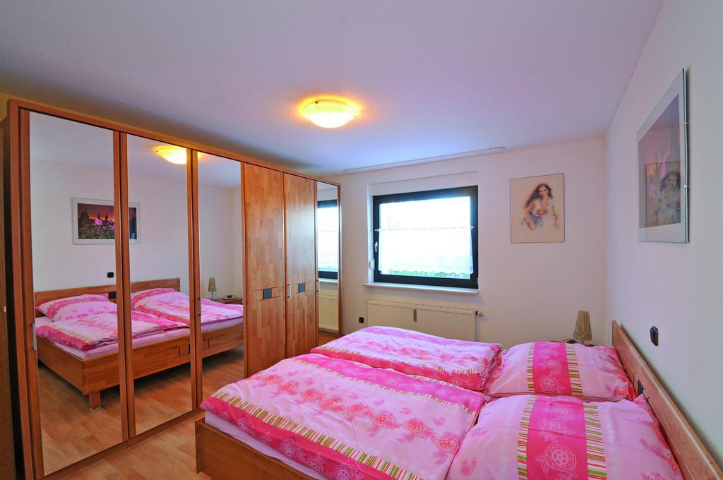 Ferienwohnung Heinen 슈라이덴 객실 사진