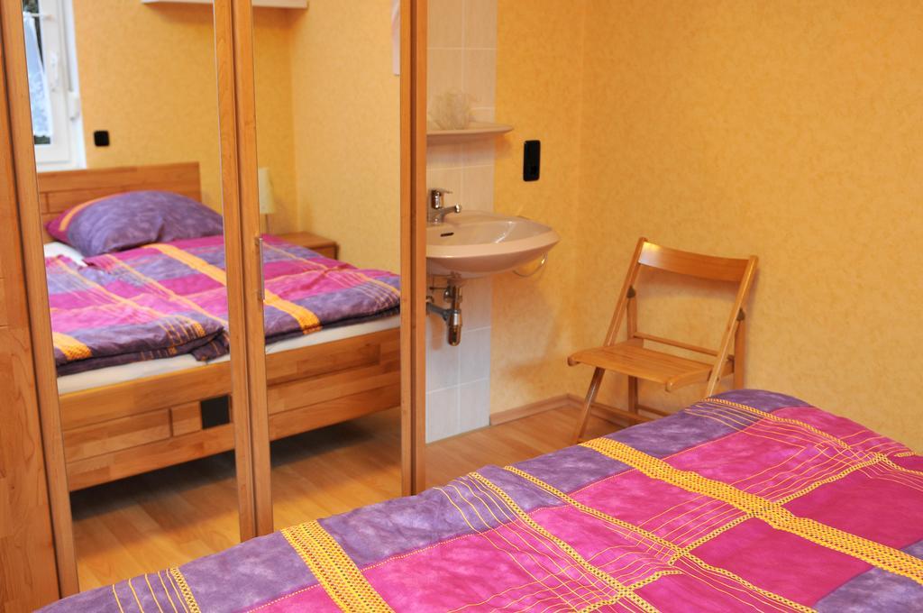 Ferienwohnung Heinen 슈라이덴 객실 사진